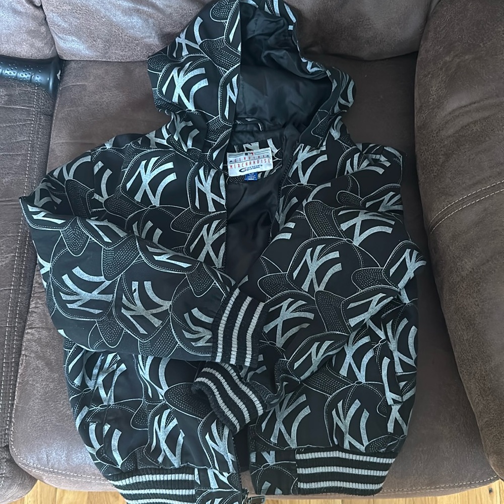 Yankees jacket: MLB Genuine Merchandise kids size 6